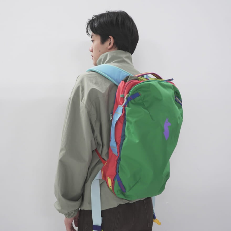 コトパクシのALLPA TRAVEL PACK - DEL DÍA の背負い姿