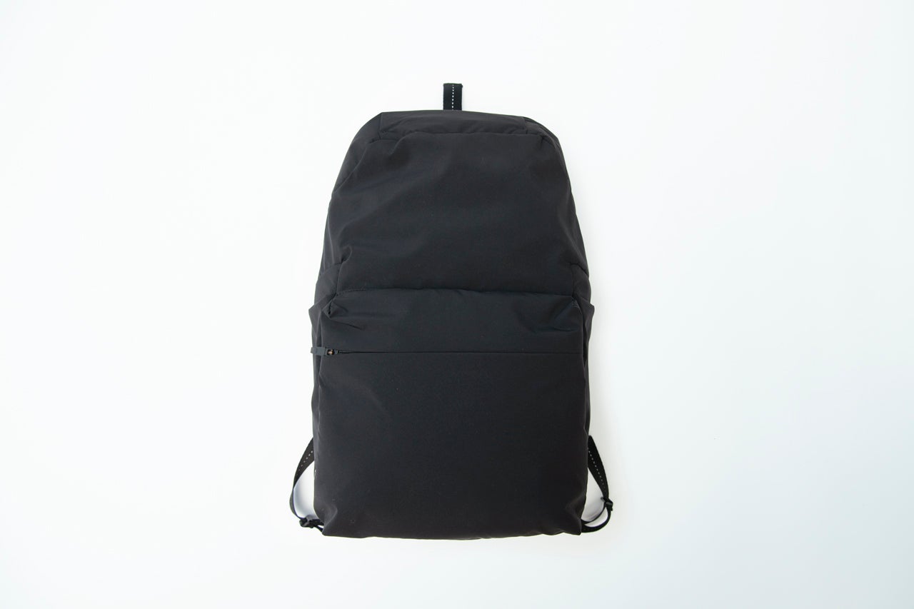 [Gallery]オシャレな人が買ってよかった愛用「黒バッグ」５選。プラダ、コム デ ギャルソンから梅雨もOKな撥水デザインまで！