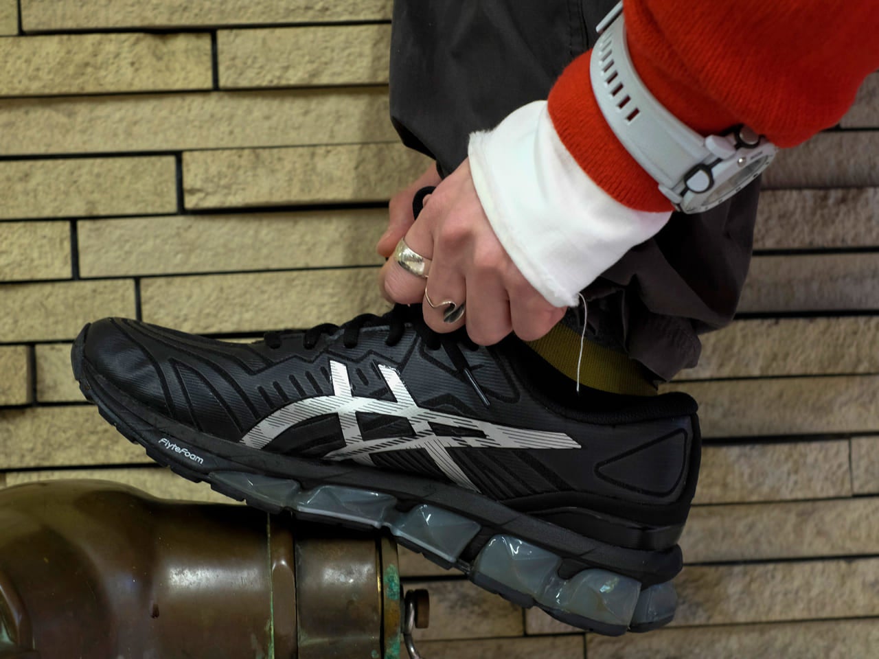 ASICS GEL-QUANTUM 360 VII アシックスの黒スニーカー
