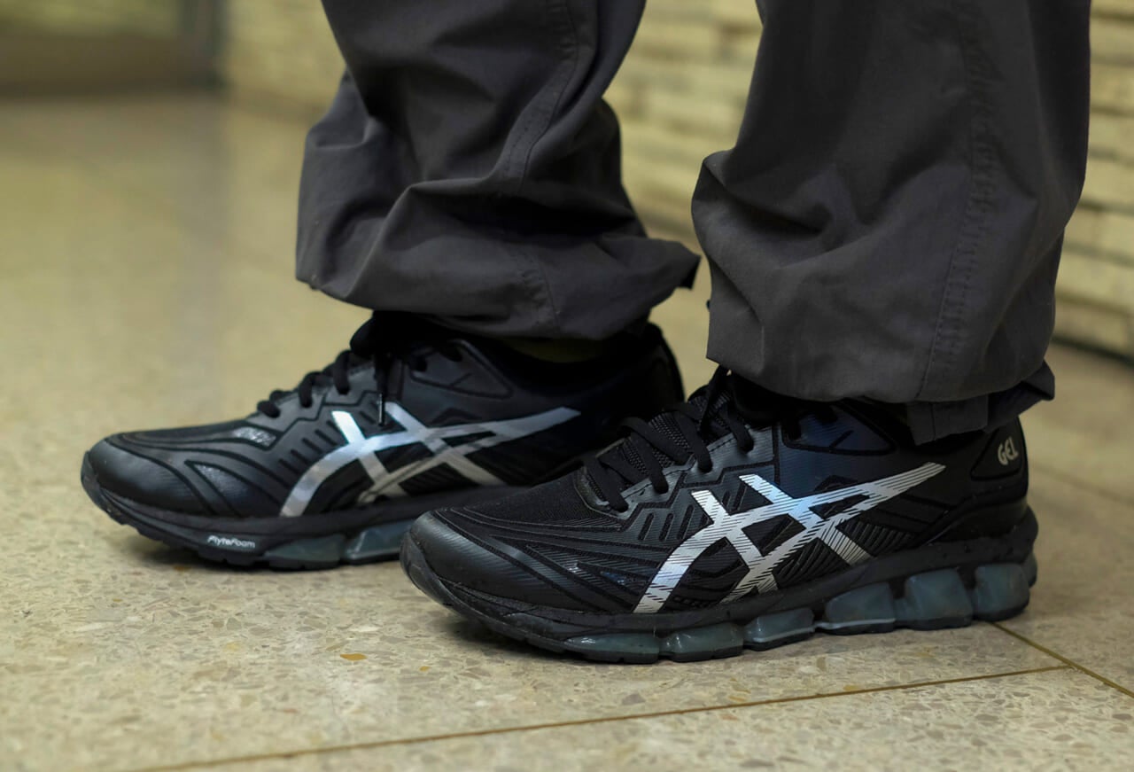 ASICS GEL-QUANTUM 360 VII アシックスの黒スニーカー