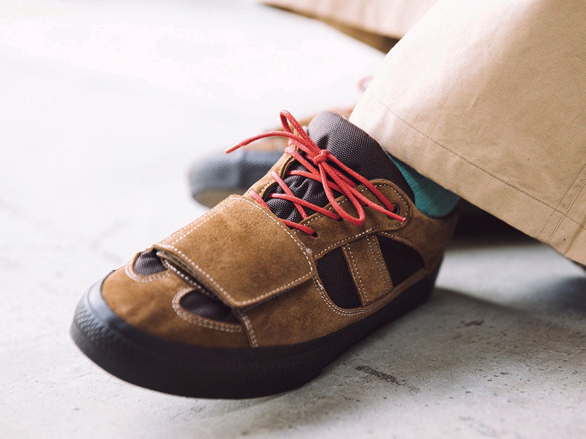 コンバースのレザー白スニーカーに、アシックスの新定番… おしゃれ男子の「愛用スニーカー」4選 メンズノンノウェブ | MEN'S NON-NO WEB