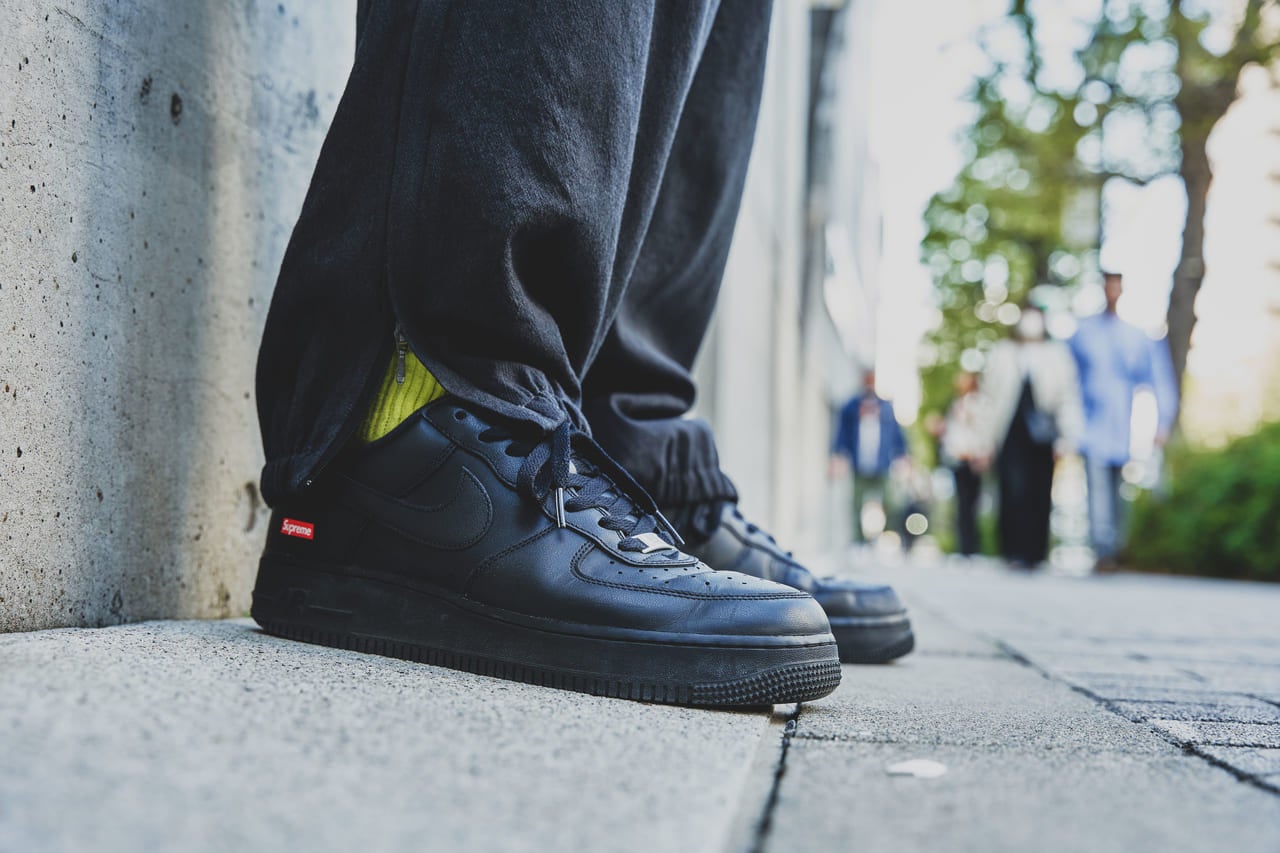 Supreme/Nike Air Force 1 Black 黒 US9 2727us9付属品 - スニーカー