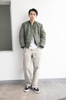 [中田 圭祐] 「韓国で購入したりんごのTシャツの赤を、アースカラーレイヤードの差し色に！」【メンズノンノモデルの私服スナップ】
