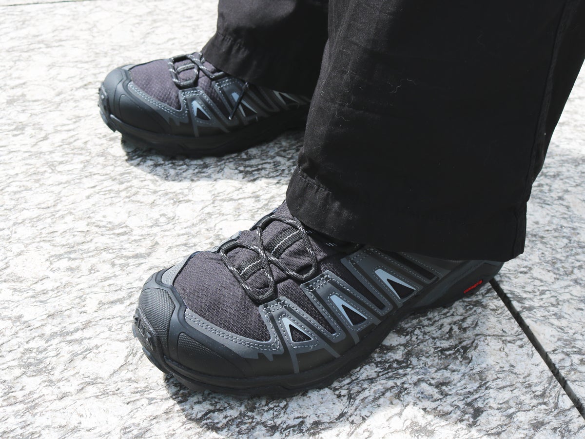 サロモンのゴアテックススニーカー X ULTRA PIONEER MID GORE-TEX