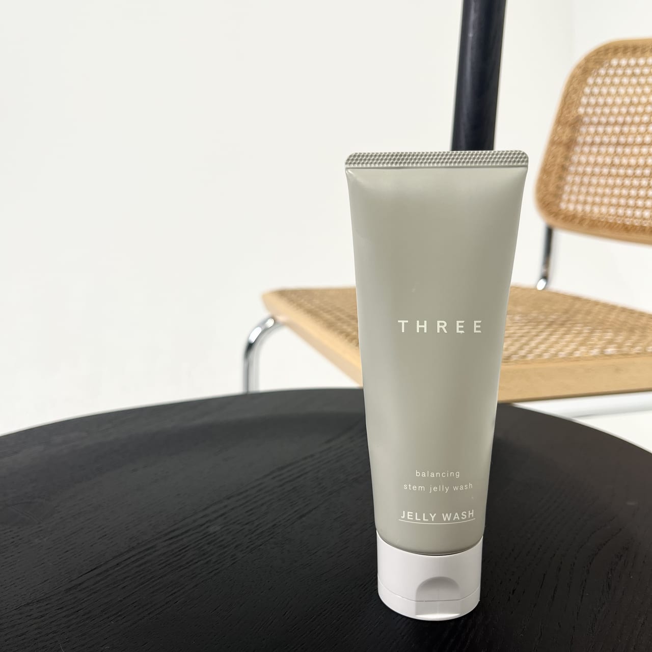 モデルのガチ愛用品！「THREE」の洗顔が肌の垢抜けの鍵だった！【アガる！MY BUZZ BEAUTY】 メンズノンノウェブ | MEN'S ...