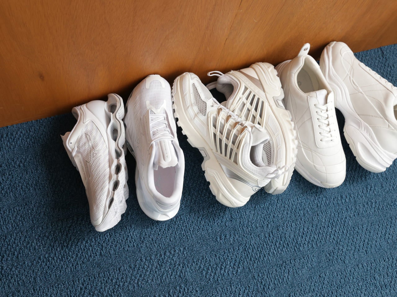 [Gallery]服好きが狙うニューバランス「2002」ミュールやサロモンの新作…５月に買うべき白スニーカー５選【最新スニーカーNEWS】