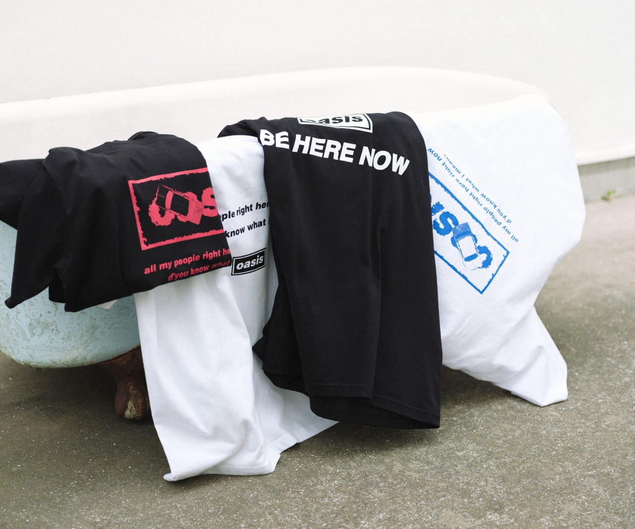 [Gallery]アダム エ ロぺの「10カルチャー」から「オアシス」とのコラボアイテムがリリース！夏の主役Tシャツはコレで決まり！