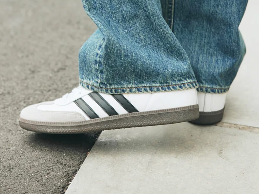 adidas スニーカー