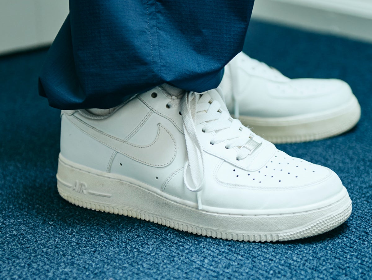 すぐマネできる！「ナイキ エア フォース 1」の大人な好印象着こなしを人気スタイリストがレクチャー！