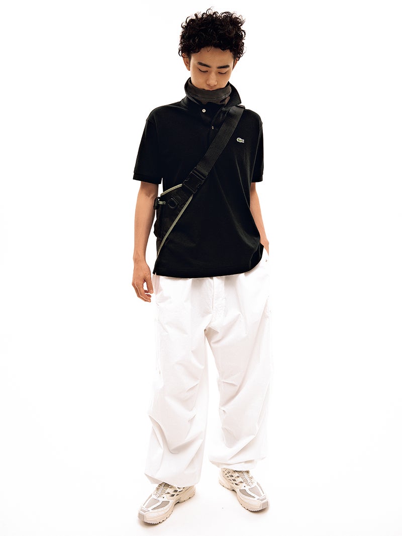 ラコステのメンズポロシャツ「L.12.12」を着るメンズノンノモデルで俳優の豊田裕大の全身コーディネート。サイズはM、色はブラック