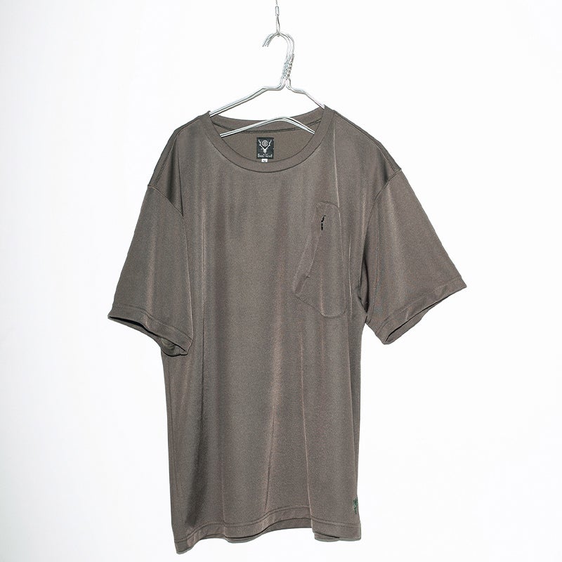 SOUTH2 WEST8のテックTシャツ