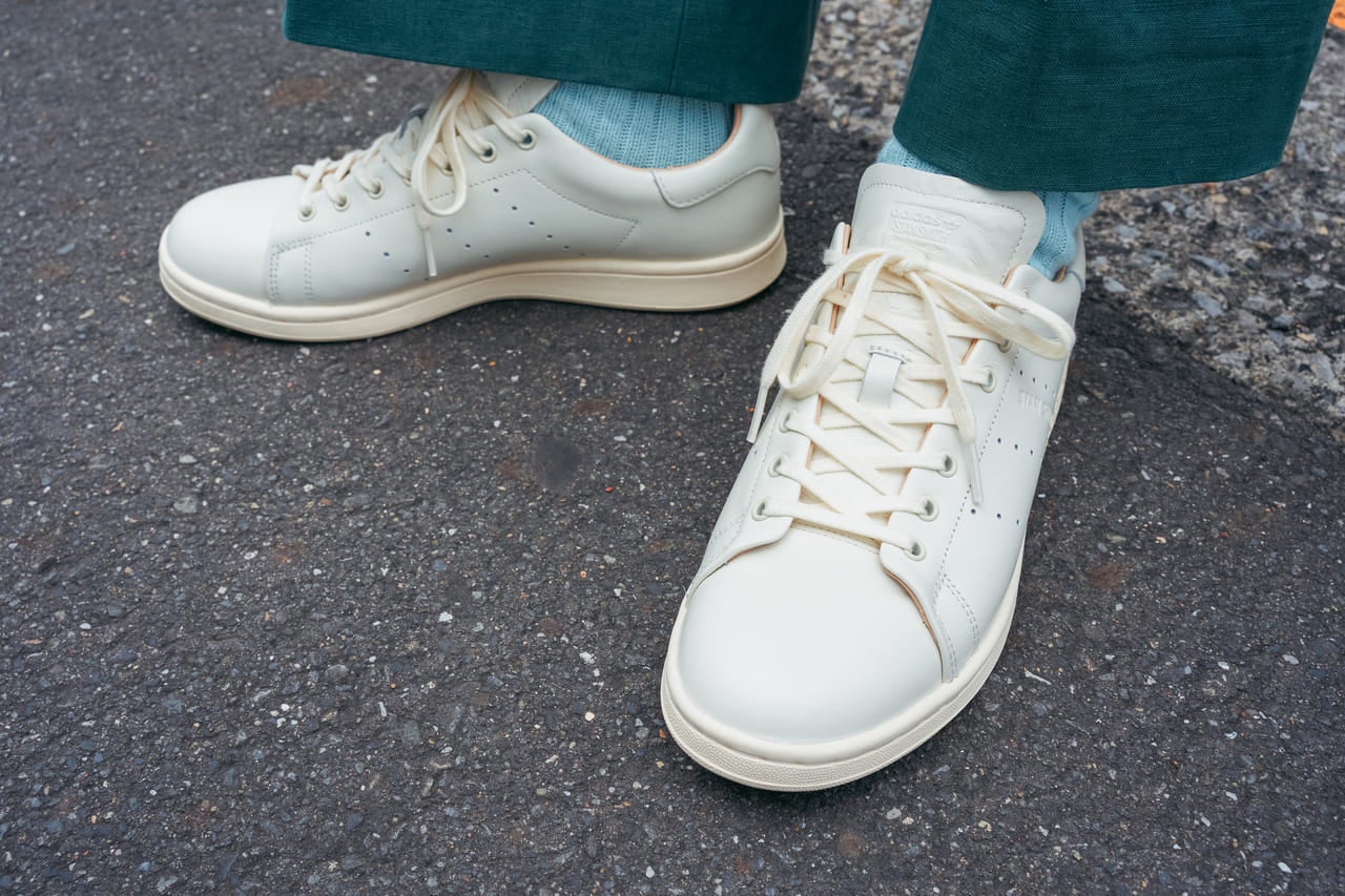 アディダス Stan Smith for EDIFICE　スニーカー(アディダス)￥16,500／EDIFICE IENA EDIFICE LA BOUCLE [電話：03-3226-5100]