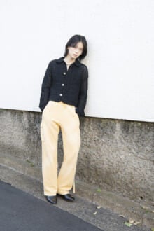 [小方 蒼介] 「ダイリクのスウェットパンツはイエローがインパクト大！　カイコーのニットシャツとレザーブーツで大人っぽく」【メンズノンノモデルの私服スナップ】