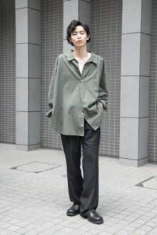 [豊田 裕大] 「ビッグサイズのシャツは、ユニクロのタンクトップとネックレスで襟周りのアレンジを楽しみたい」【メンズノンノモデルの私服スナップ】