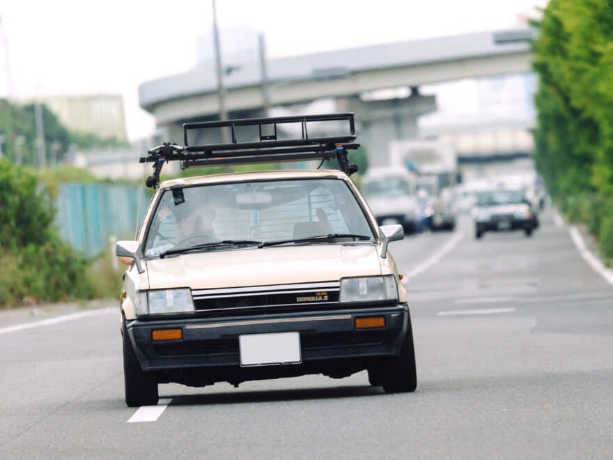 【後編】メルカリで買った「トヨタ カローラⅡ」。陸にいる3ヶ月はクルマのおかげで全部が楽しい！【俺たちの“ノリモノ”語り！／Vol.20・TOYOTA COROLLA II②】