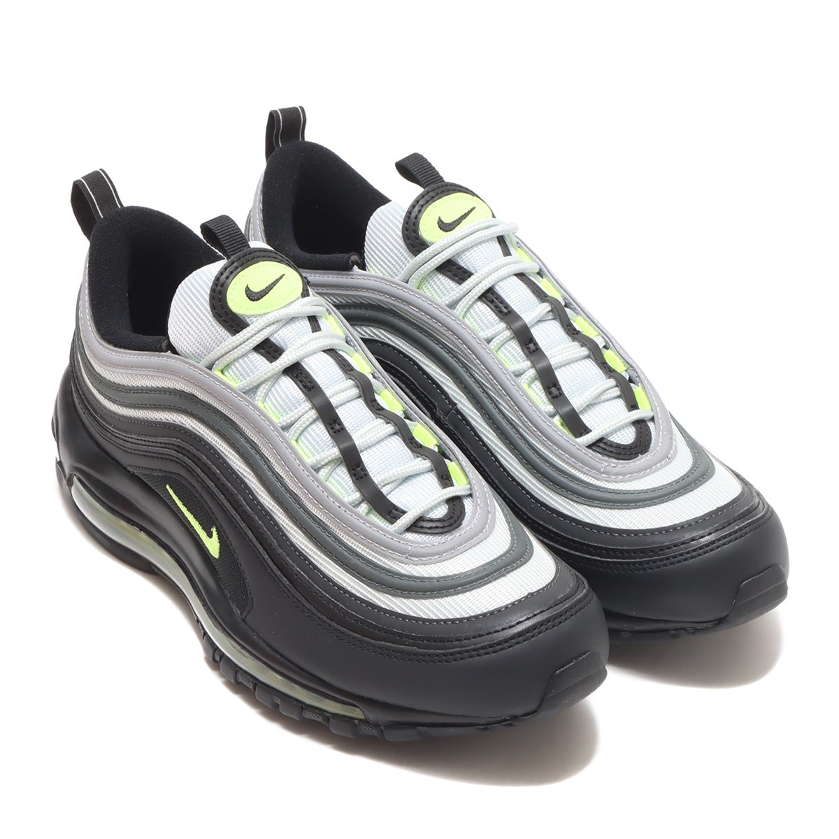 フューチャーリスティックな見た目からサイバーマックスと呼ばれるAIR MAX 97は、AIR MAX 95の象徴的なイエローグラデを踏まえたブラックボルトとネオンカラーをイメージしたカラーを採用。「NIKE SPORTSWEAR（ナイキ スポーツウェア）」が、ナイキの名作モデルのカラーリングをミクスチャーした「NIKE ICON FLIP COLLECTION」を発表。