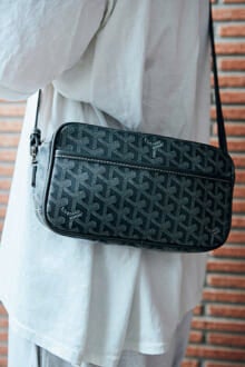 ゴヤール、ザ・ノース・フェイスetc…クロスバッグを引き締め役に！[ソウル編 / おしゃれな人の夏のマイルール] メンズノンノウェブ ...