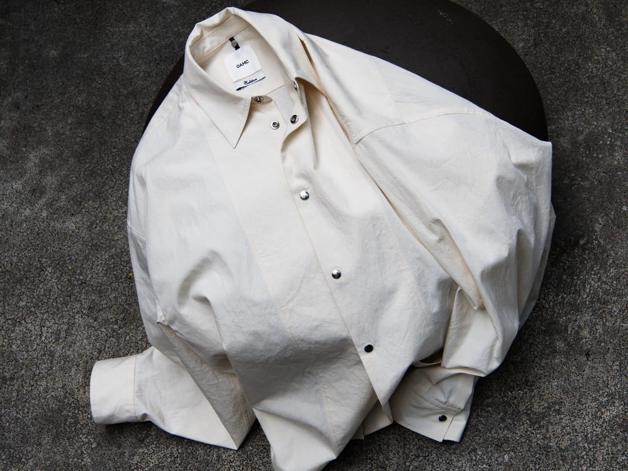 [Gallery]OAMC×エディションの新作シャツはモダンで構築的なデザイン！羽織るだけで着こなしを格上げしてくれる！