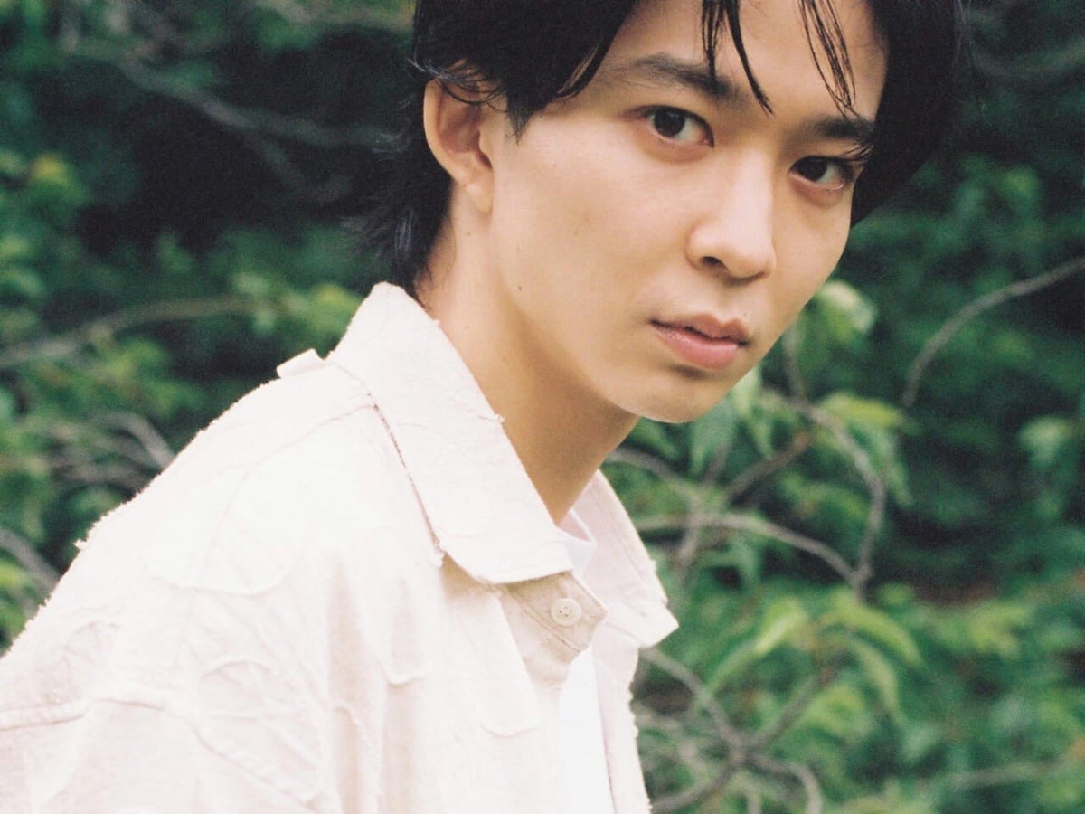 NU'EST 写真集 (全メンバー直筆サイン)⚠️出品者宛名入り 櫻坂46 向井純葉 直筆サイン入り生写真 Start over ジャケット