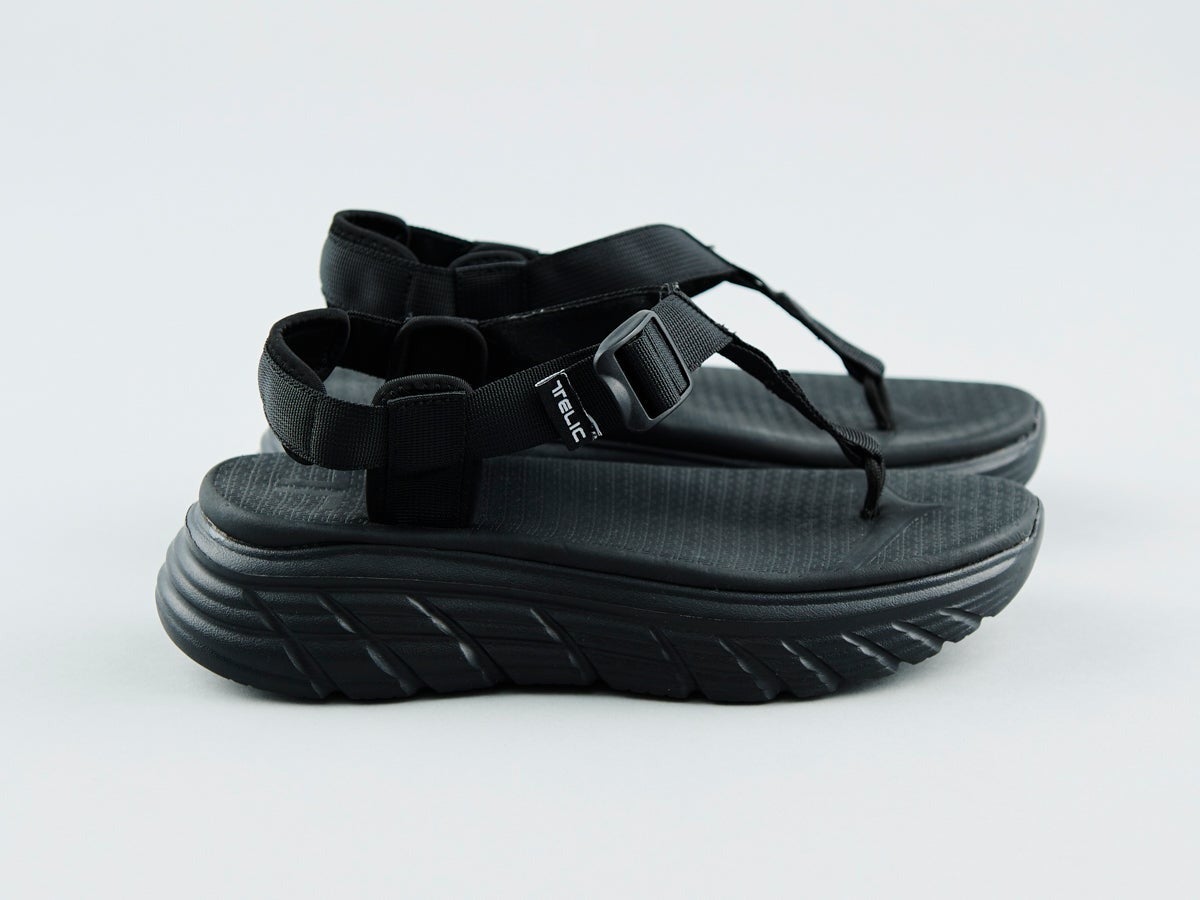[Gallery]今欲しいのは「黒いトングサンダル」！モンベル、メレル初のリカバリーetc…スタイリスト激推しの４選で猛暑を乗り切れ！