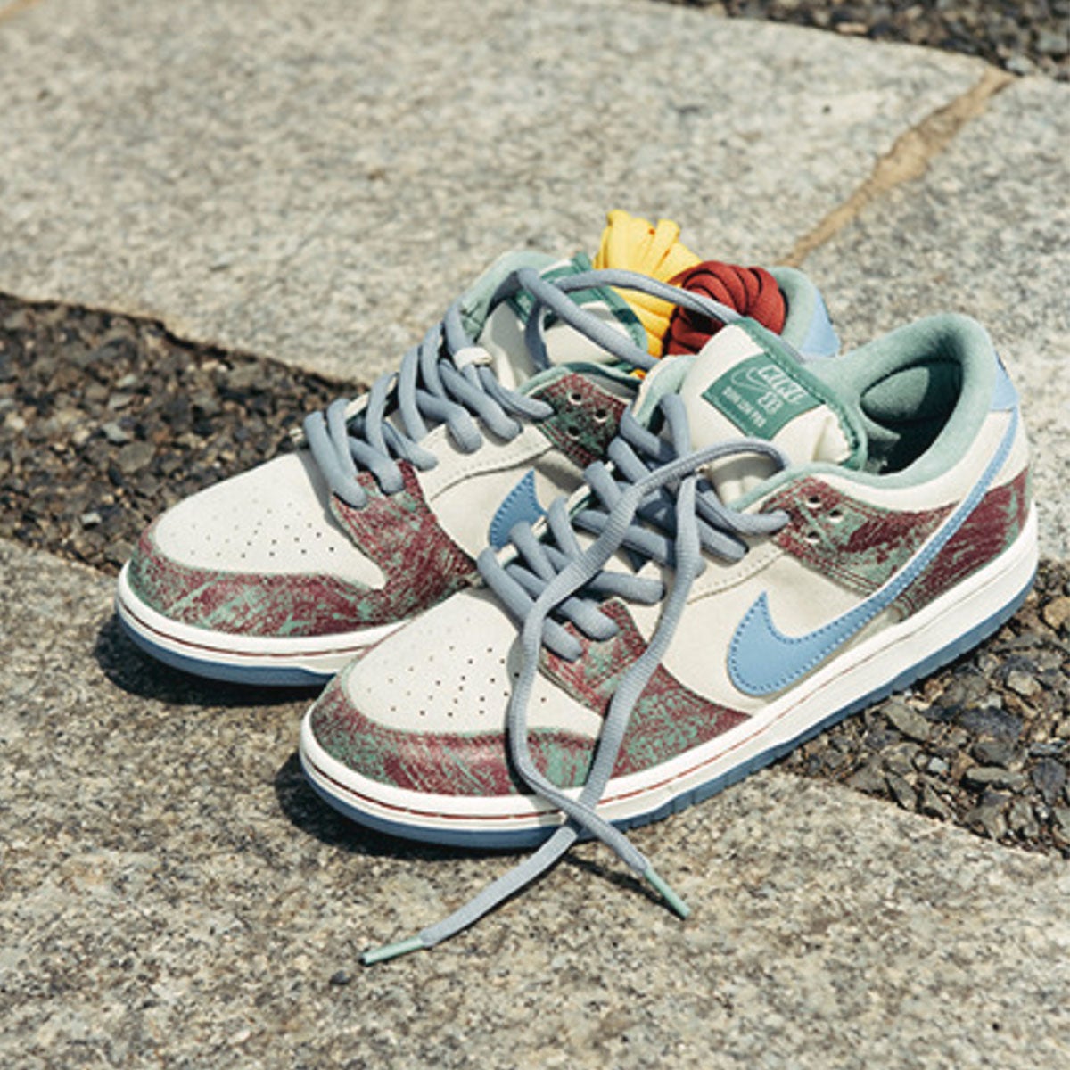 ナイキのNIKE SB DUNK LOW