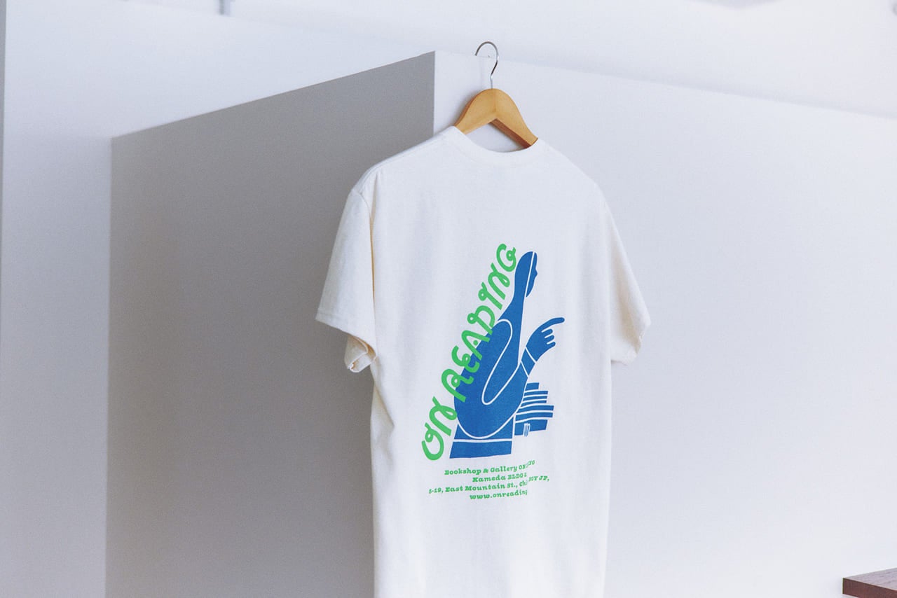 本屋のTシャツ　オンリーディング