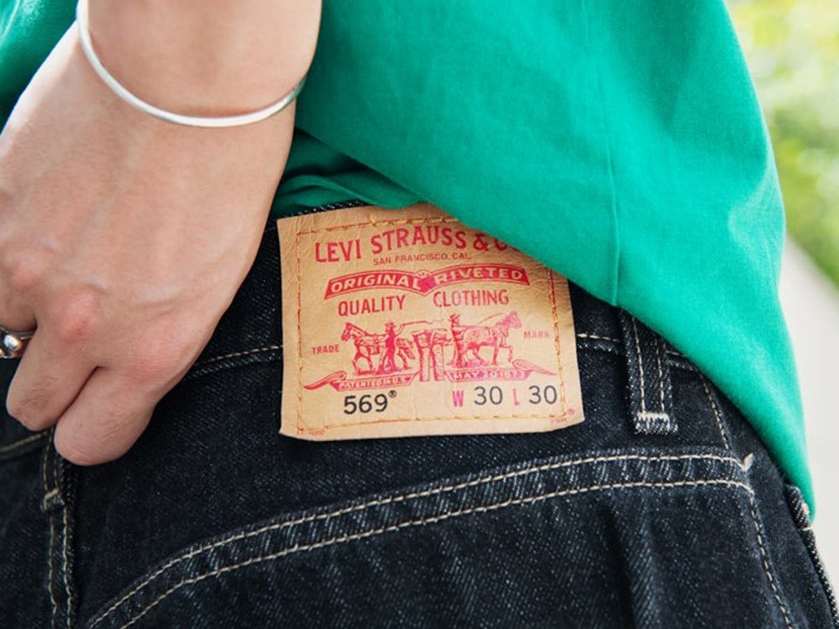 黒か白か？「リーバイス®︎」の“ブルーデニムじゃないほう”の正解着こなし７選。シルバータブ、服好きモデルの愛用品…［LEVI’S］