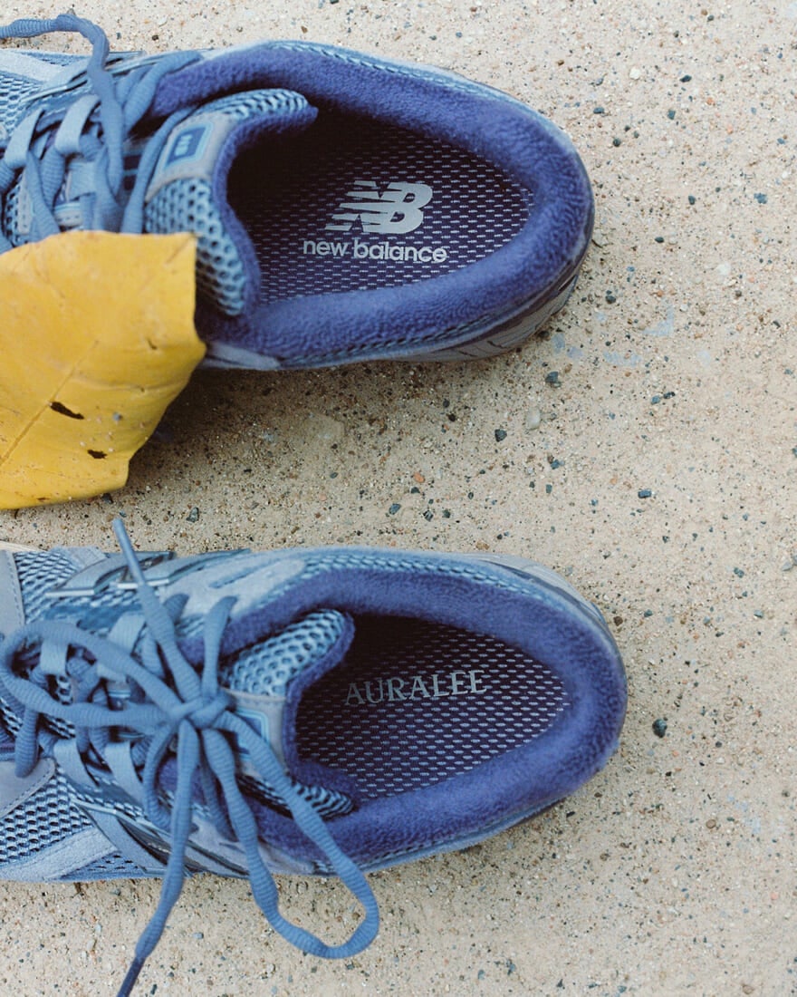 AURALEE × New Balance 1906R　ブルー　俯瞰