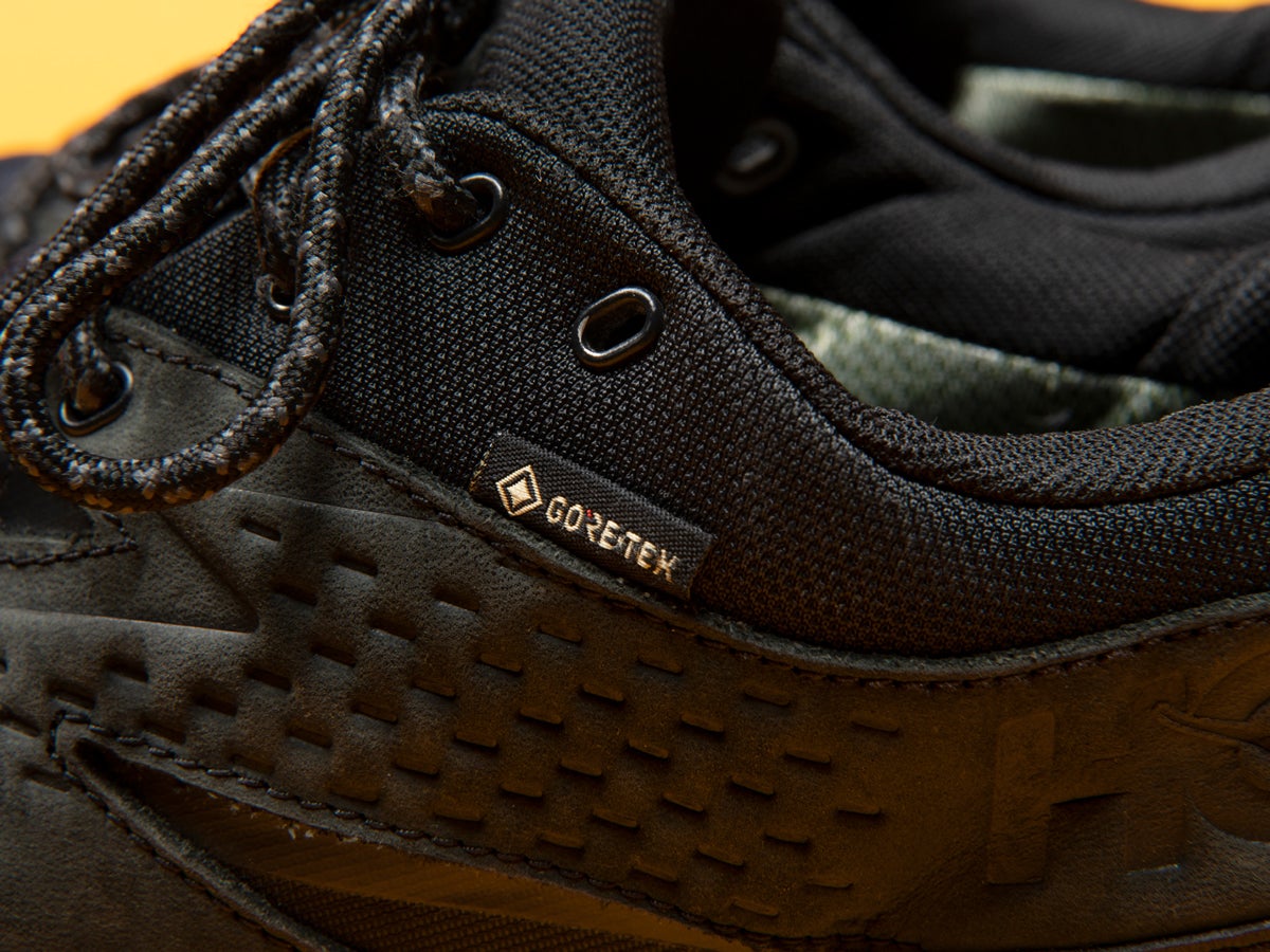 HOKA ANACAPA LOW GTX ゴアテックスなホカ アナパカ ローのサイドのロゴ