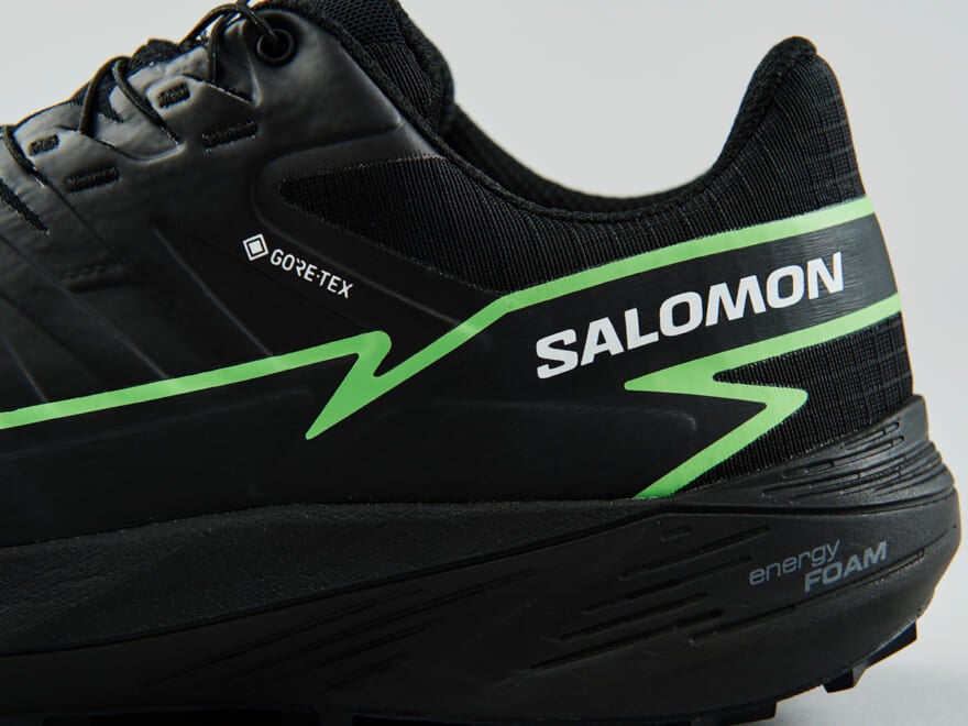 SALOMON Thunder cross gore-tex　サロモンのゴアテックススニーカーのロゴ