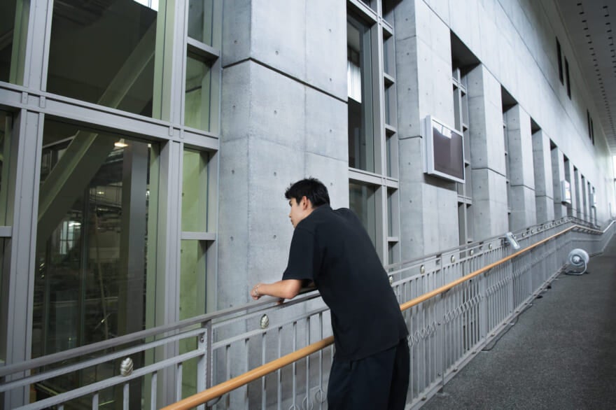 朝日酒造 酒蔵見学 稲井孝太朗　久保田　日本酒　新潟県長岡市　ラベリング　瓶詰め　工場　見学