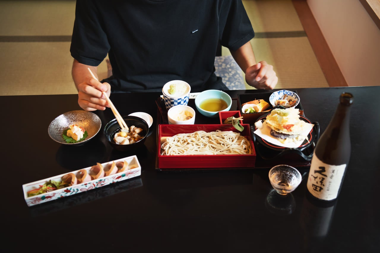 朝日酒造 酒蔵見学 稲井孝太朗　久保田　日本酒　新潟県長岡市　あさひ山 蛍庵　久保田萬寿 昼食　里山そば御膳