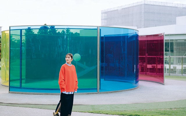 美術館の外にある恒久展示作品　久間田琳加さん