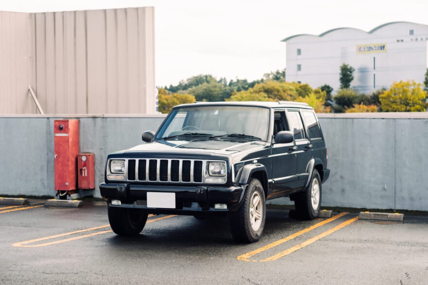 黒いジープ チェロキー／Jeep Cherokee　３