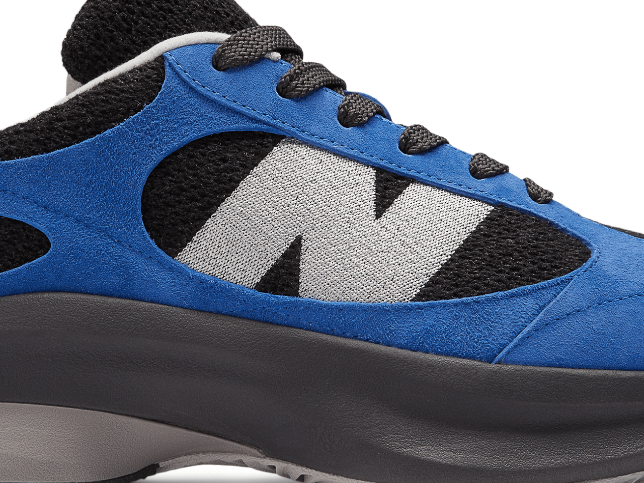 【秋の“差し色”ニューバランス】オーバルシェイプが可愛すぎる。人気の「WRPD Runner」に鮮やかな新色が登場！