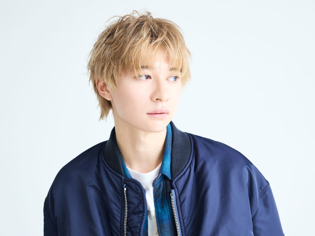 ベーシックなショートヘアこそ、秋ファッションに映えるハイトーンに。【東京最旬ヘアカタログ】