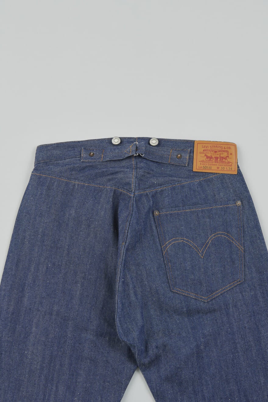 LEVI'S® VINTAGE CLOTHING 1890 501ジーンズ ダークインディゴ リジッド　　バックスタイル