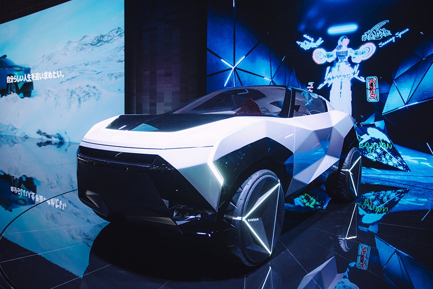 ジャパンモビリティショー2023で展示されている未来のEV車、ニッサンハイパーパンク