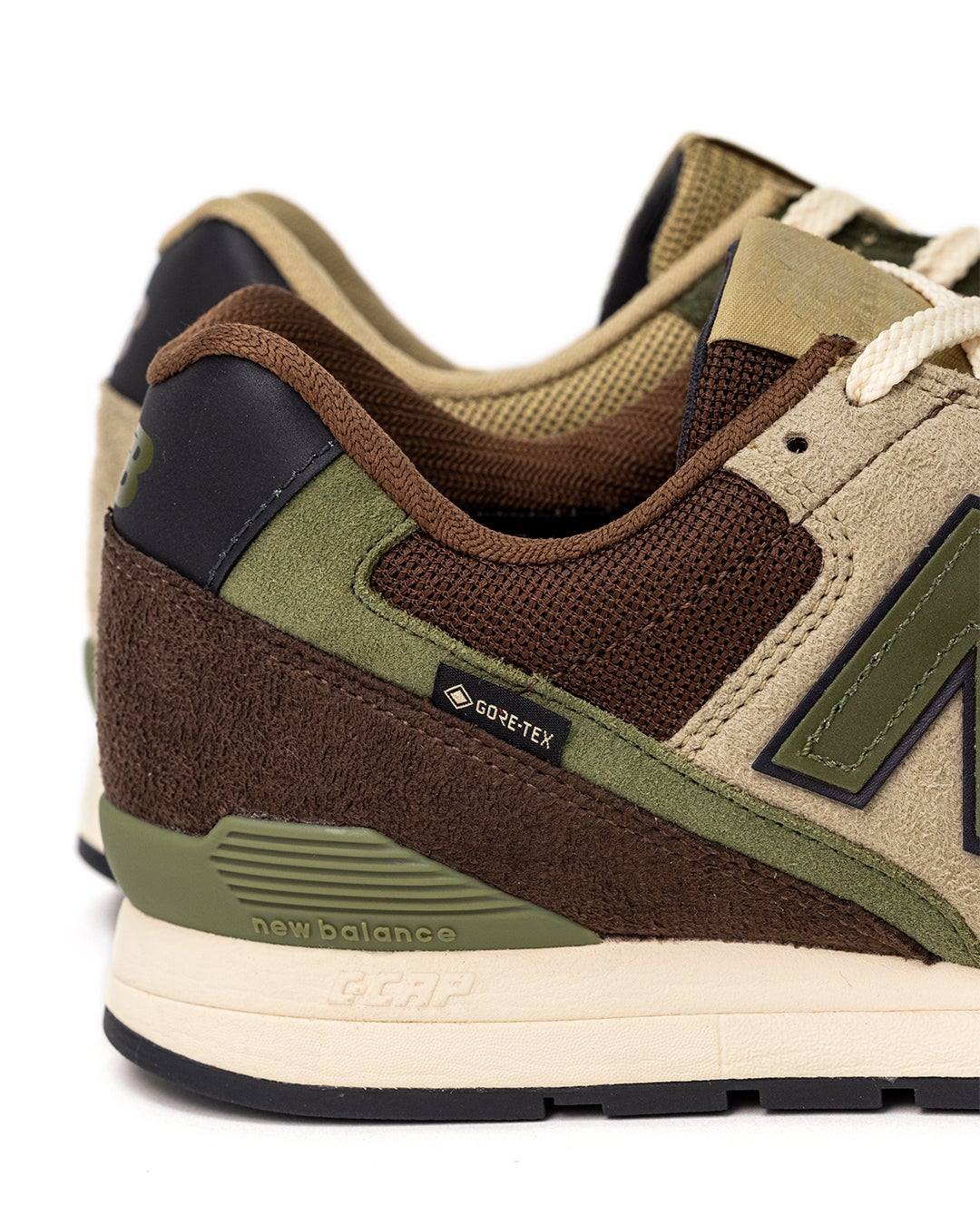 ビームス New Balance for BEAMS 『996』コラボスニーカー ゴアテックスロゴ寄り