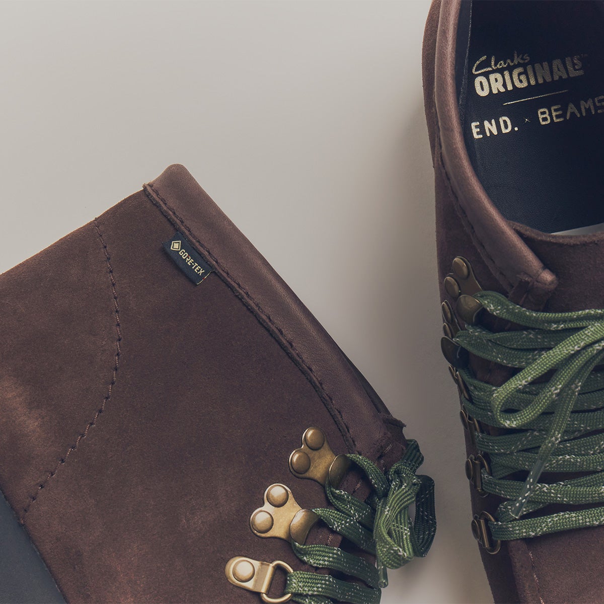 END. Clarks ORIGINALS BEAMS PLUS コラボ Walla Hike GORE-TEX® ロゴ寄り