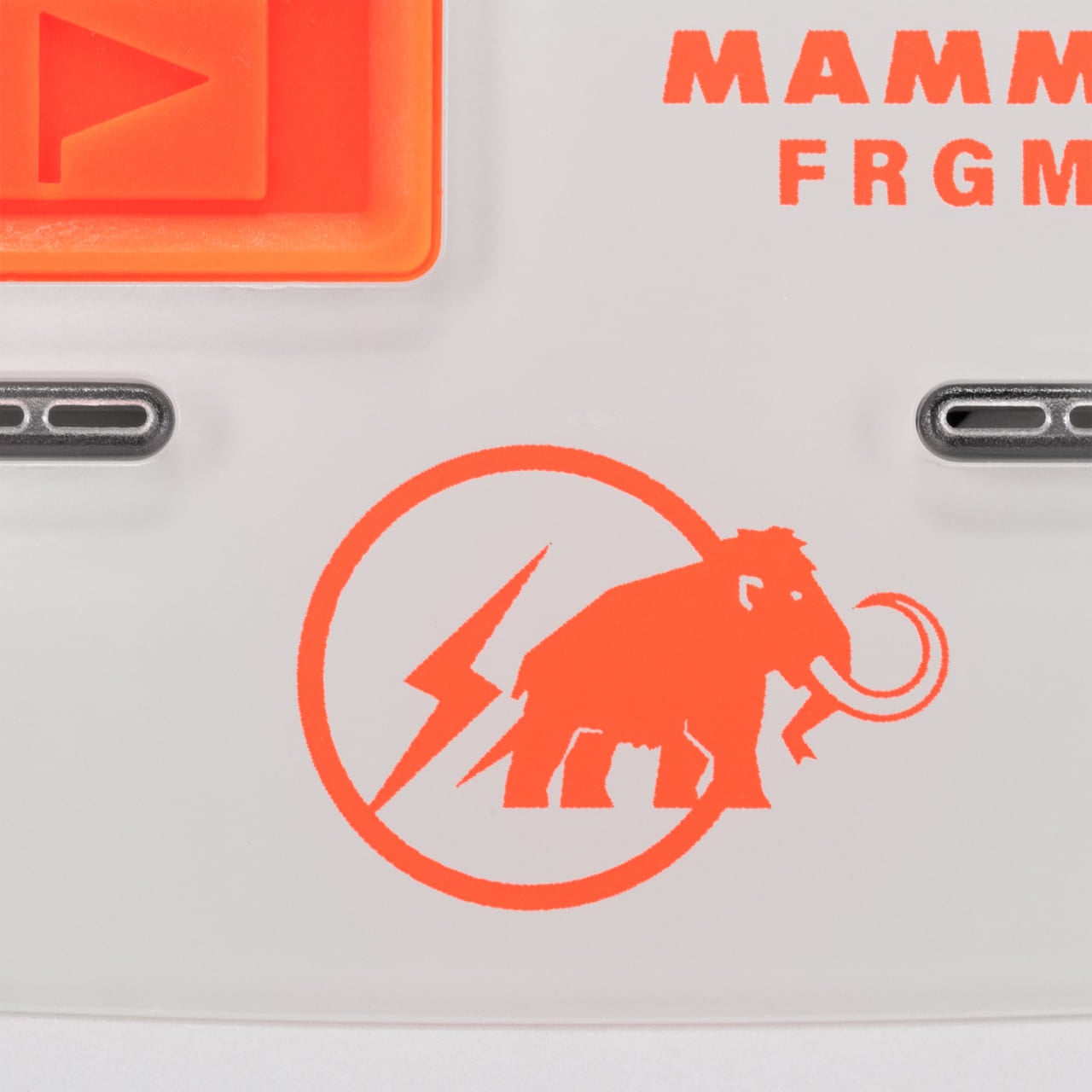 マムート フラグメント コラボ「Barryvox S FRGMT Edition」アバランチビーコン ロゴ寄り