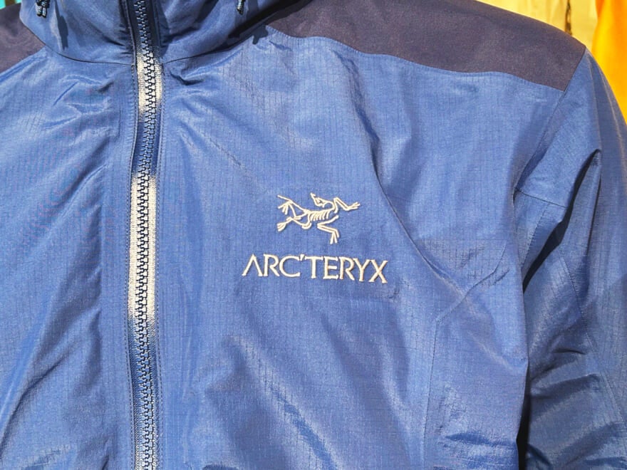 ARC’TERYX「ARC’HIVES」　アークテリクスの初のアーカイブ展　ロゴ寄り