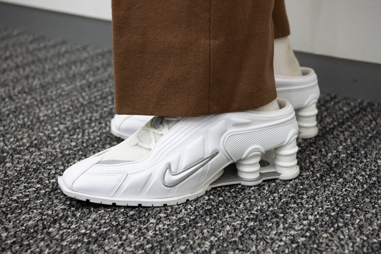 Martine Rose ×Nike Shox MR4 Mule サイド 寄り