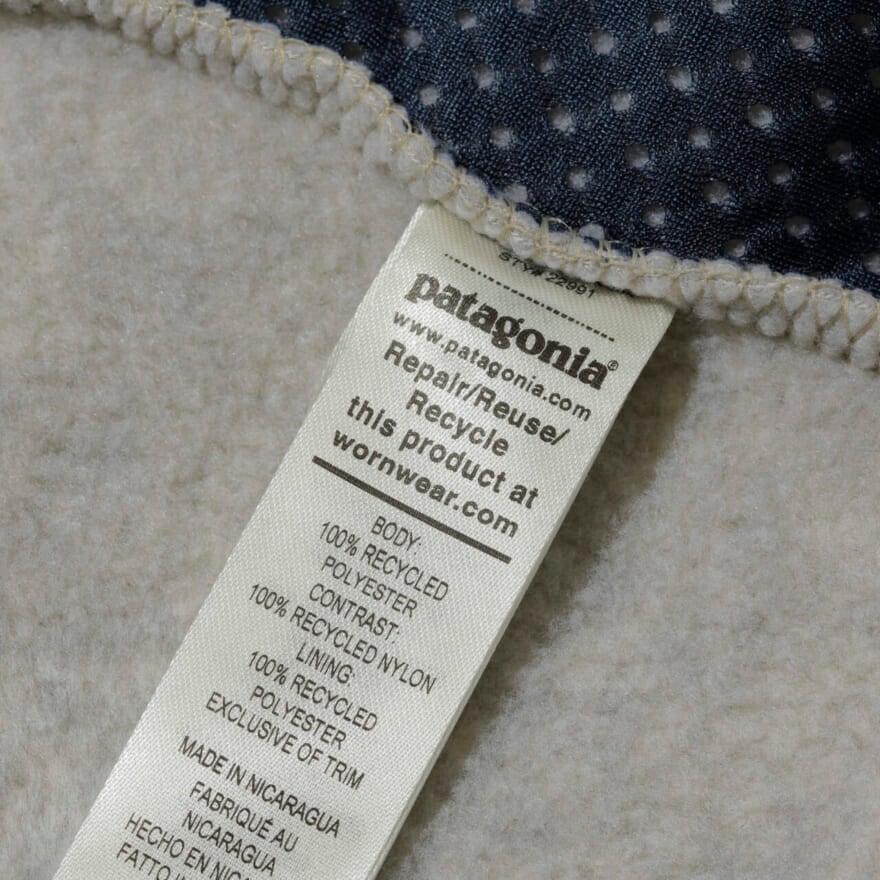 パタゴニアの冬の新作フリース「メンズシンチラジャケット」の製品タグ