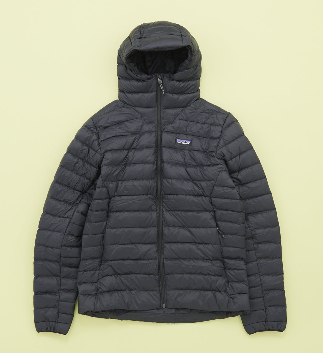 パタゴニアの黒いメンズ・ダウン・セーター・フーディ　patagonia　２３年新作