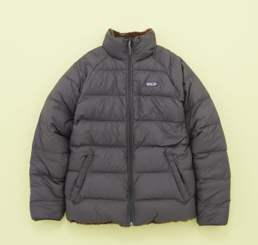 パタゴニアの黒いメンズ・リバーシブル・サイレント・ダウン・ジャケット　patagonia　２３年新作