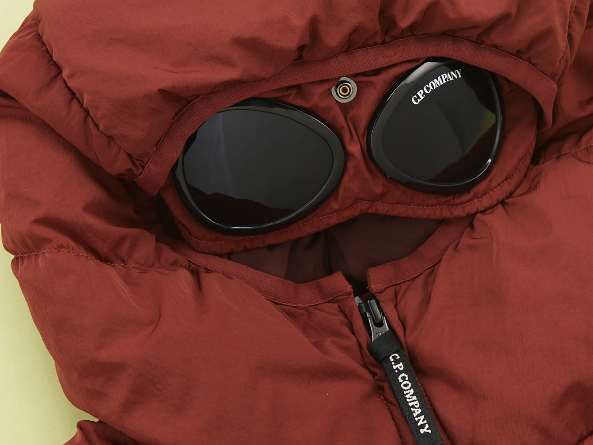C.P. COMPANY ダウンベスト フードサングラス付き