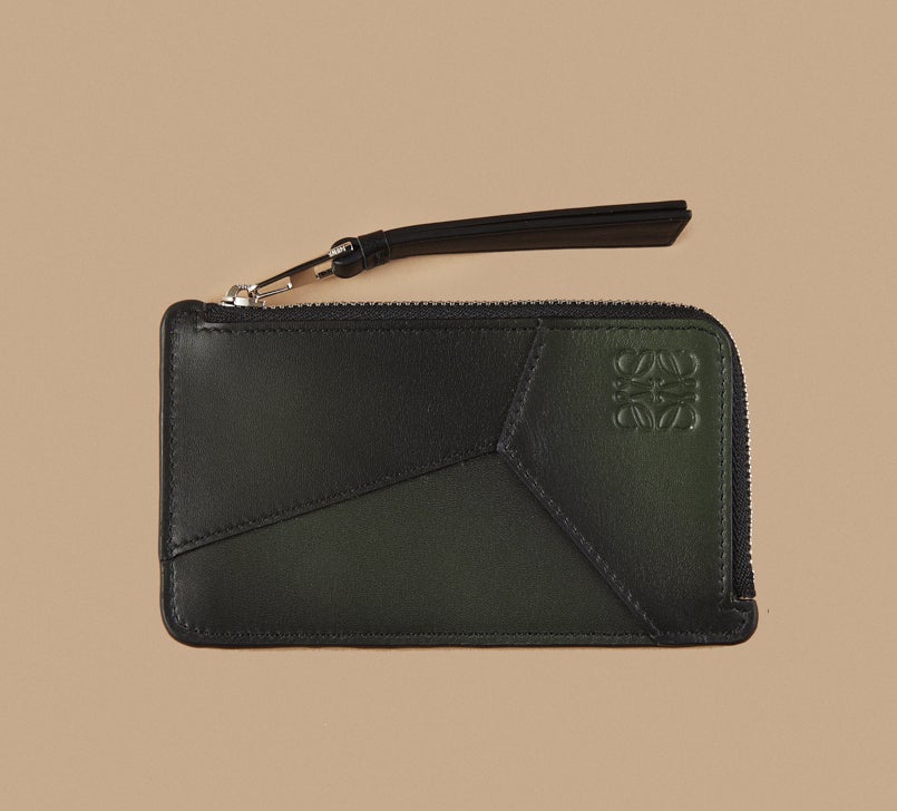 ロエベの黒いレザー財布「パズル コインカードホルダー」