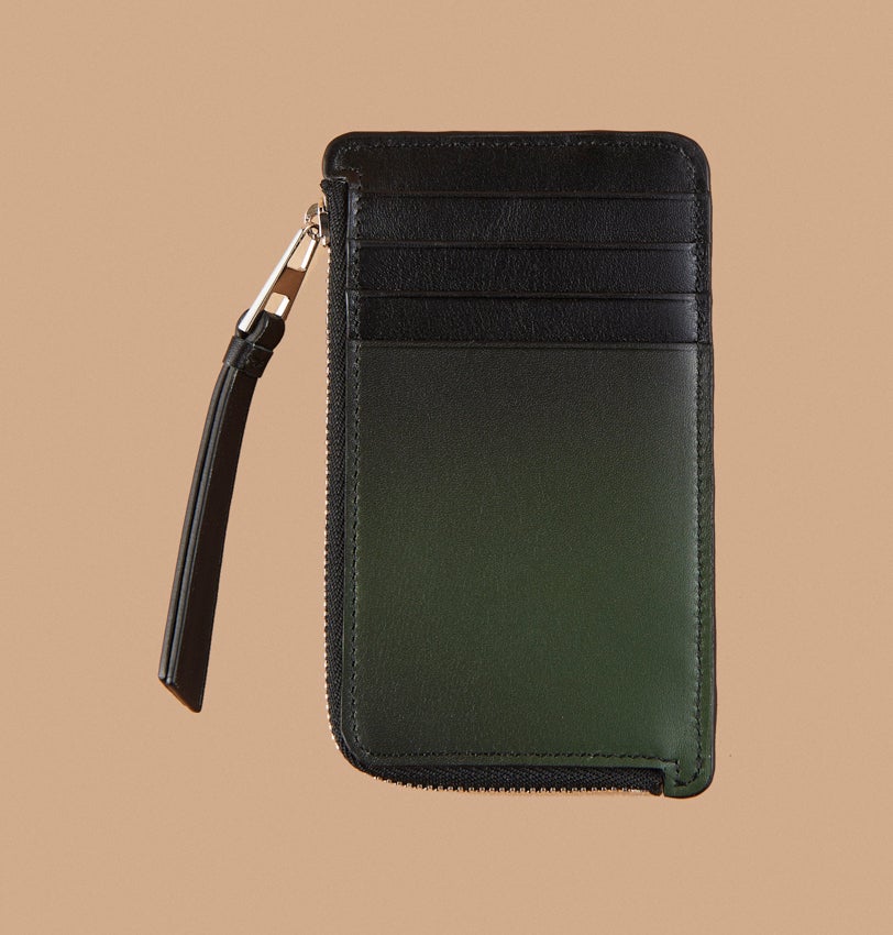 ロエベの黒いレザー財布「パズル コインカードホルダー」のポケット