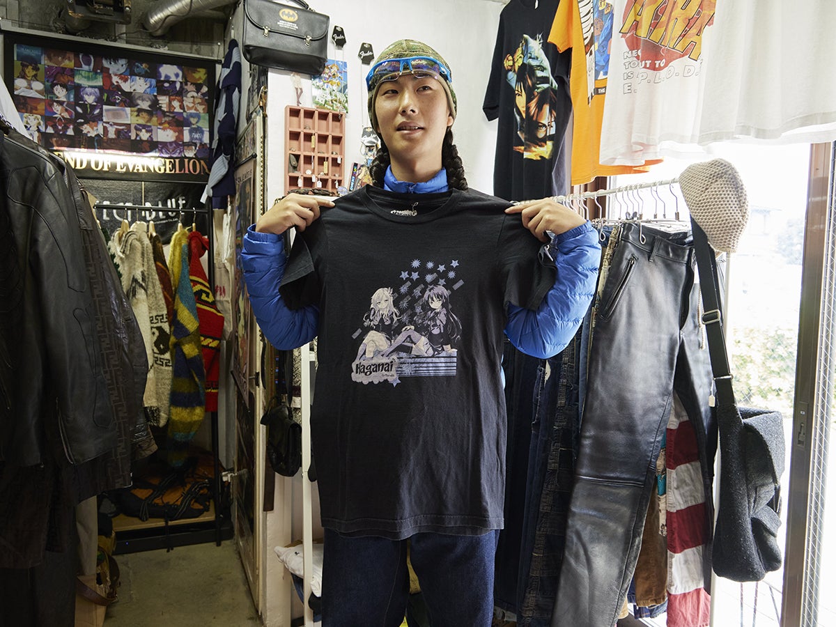 【プロが推す東京の古着屋⑩チルウィーブ後編】ナイキACGパーカのインナーにアニメT！ ストリートでも注目のスタイルを4Kプレス岡﨑さんが実践！